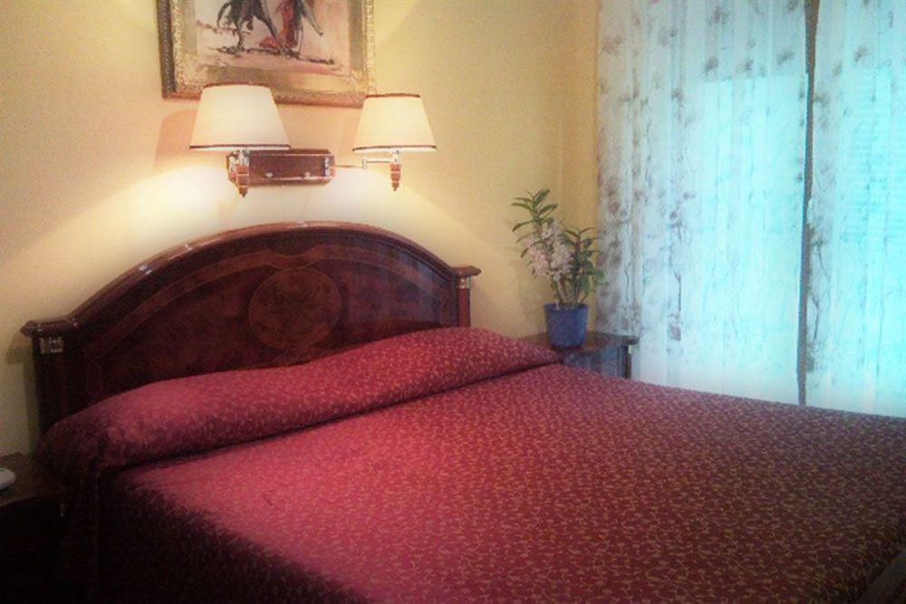 Hotel Cavour Sorrento Bagian luar foto